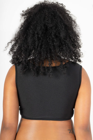 Blusa negra sin mangas con lazo